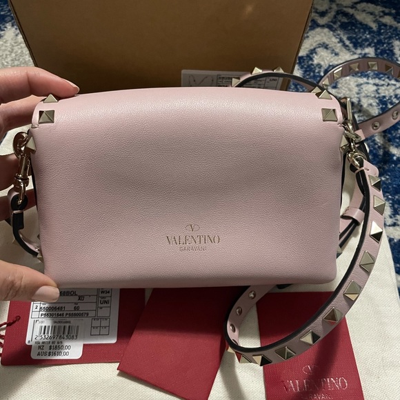 VALENTINO GARAVANI
Mini Rockstud Calfskin Crossbody Bag In Water Rose - Picture 3 of 8